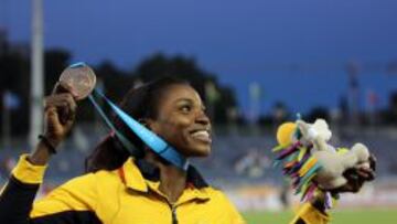 Caterine Ibarg&uuml;en levanta la medalla de oro en los Juegos Panamericanos 2015. 