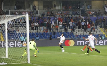 Ben Yedder marca el 1-2 a pase de Navas.