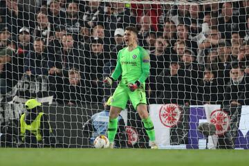 Chelsea eliminó desde los penales a Frankfurt tras empatar 1-1 (Global: 2-2) y se medirá en la final al Arsenal que hizo lo propio con Valencia.  