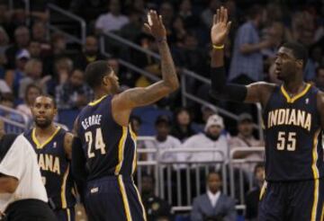 Paul George y Roy Hibbert (Indiana Pacers) durante el partido contra Orlando Magic.