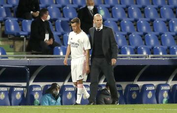 El debutante Antonio Blanco con Zinedine Zidane.
