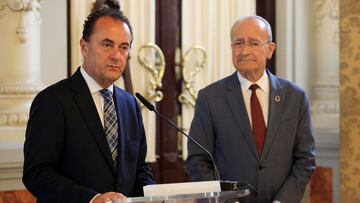 Jos¨¦ Mar¨ªa Mu?oz y Francisco De la Torre. durante su comparecencia en el Ayuntamiento
