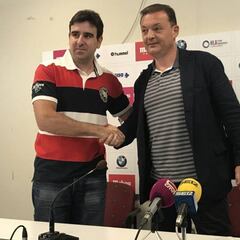 Carlos del Valle releva en el banquillo del Alba a Martínez