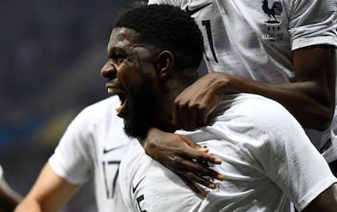 Samuel Umtiti extends Barcelona contract to 2023