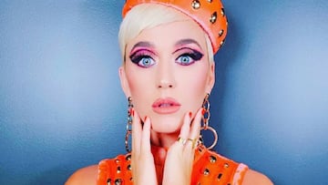 Katy Perry presenta su irreconocible cambio de 'look' (con frase en espa?ol)
