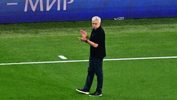 Soccer Football - Europa League - Final - Sevilla v AS Roma - Puskas Arena, Budapest, Hungary - June 1, 2023 AS Roma coach Jose Mourinho applauds fans after the match REUTERS/Marton Monus