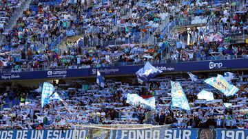 La afición del Málaga se solidariza con el Vélez.