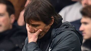 Antonio Conte gesticula desde la banda.