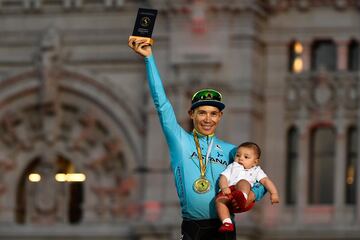 Superman es uno de los ciclistas más importantes del mundo y está en búsqueda de su primer título en una grande, luego de hacer podio en el Giro y en la Vuelta en 2019. Para el año que viene correrá por primera vez el Tour y seguirá siendo el gran líder del Astana.