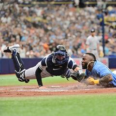 ¡Insólito! Randy Arozarena se embasa y logra anotar con puro robo de almohadillas