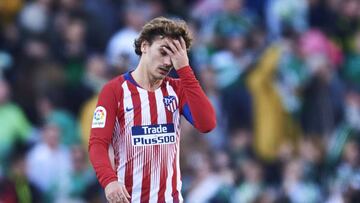 SEVILLE, SPAIN - FEBRUARY 03: Antoine Griezmann of Club Atletico de Madrid reacts during the start the La Liga match between Real Betis Balompie and  Club Atletico de Madrid at Estadio Benito Villamarin on February 03, 2019 in Seville, Spain. (Photo by Ai