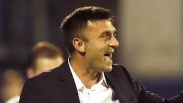 Apalean al t¨¦cnico del Dinamo de Zagreb delante de su casa
