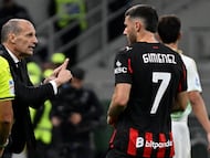 Milan (Italy), 24/10/2025.- AC Milan's head coach Massimiliano Allegri gives instructions to AC Milan's Santiago Gimenez during the Italian Seria A soccer match between AC Milan and Pisa SC, in Milan, Italy, 24 October 2025. (Italia) EFE/EPA/DANIEL DAL ZENNARO