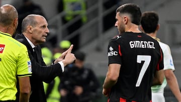 El entrenador del AC Milan, Massimiliano Allegri da instrucciones en la banda a Santiago Giménez. EFE/EPA/DANIEL DAL ZENNARO