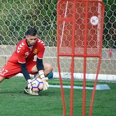 Dimitrievski: “Tuve ofertas para salir, pero estoy a gusto aquí”