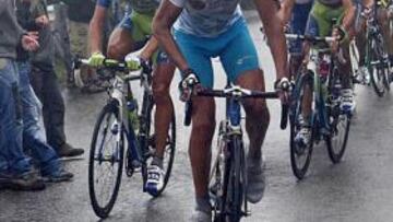 <b>VALIENTE. </b>Mosquera volvió a atacar en las rampas de los Lagos. Pero se encontró con un Nibali muy sólido que le controló a distancia. Al final, sólo once segundos de renta.