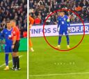 La treta de Mbappé mientras el árbitro iba al VAR de la que nadie se percató y ahora es viral