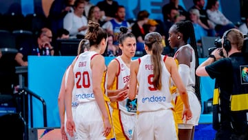 Helena Pueyo, Paula Ginzo, Mariona Ortiz, Alba Torrens y Awa Fam, durante el partido de España ante Gran Bretaña en el Eurobasket 2025.