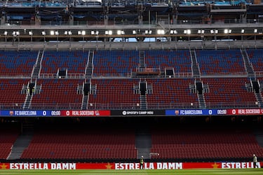 Aspecto del estado del Spotify Camp Nou durante la visita para periodistas que ha realizado el FC Barcelona mientras se mantiene a la espera de la licencia del Ayuntamiento de Barcelona para poder reabrir el estadio.