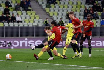 1-1. Edinson Cavani marca el primer gol.