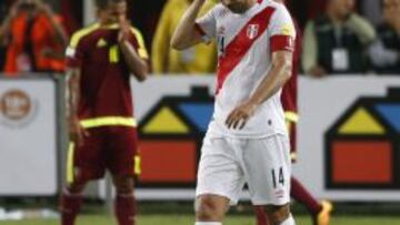 Claudio Pizarro lamenta el empate ante Venezuela, que mantiene las dos selecciones en los &uacute;ltimos puestos de las eliminatorias sudamericanas.
