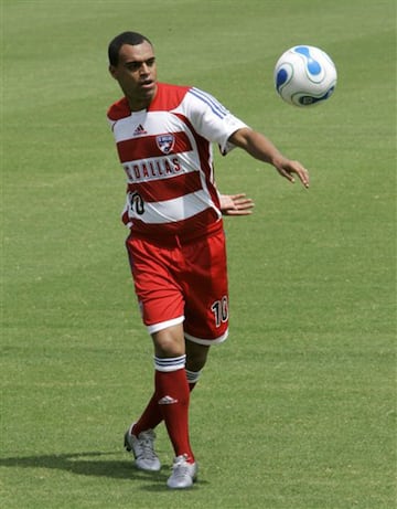 Denilson durante su presentación como jugador del Dallas.