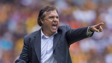 El técnico Jorge “Vikingo” Dávalos lamenta que en lugar de atraer inversionistas al futbol mexicano, los federativos los alejaran.