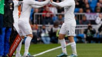 Isco es sustituido por el colombiano James Rodriguez durante el partido de contra el Sporting de Gijón.