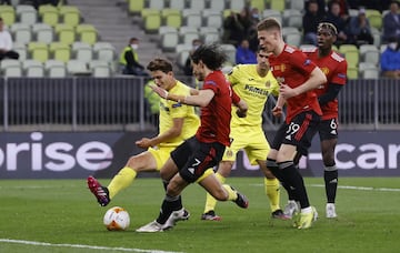 1-1. Edinson Cavani marca el primer gol.