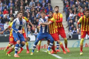 Jornada 31. ESPANYOL- BARCELONA  David López y Cesc Fábregas.