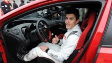 Márquez al volante del nuevo Honda Civic Type R.