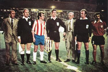 Los capitanes, antes del partido. 