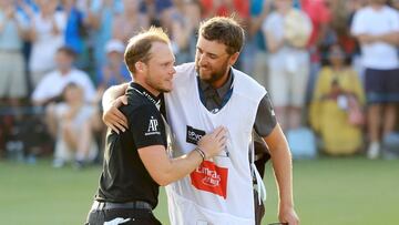 DUBAI, UNITED ARAB EMIRATES - NOVEMBER 18:  Danny Willett of England hugs his caddie, Sam Haywood following victory in the final round during day four of the DP World Tour Championship at Jumeirah Golf Estates on November 18, 2018 in Dubai, United Arab Emirates.  (Photo by Andrew Redington/Getty Images)