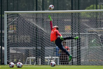 Tipped over. Ter Stegen.