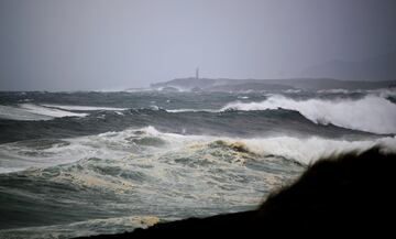 Alerta roja en la costa de A Coruña con olas de hasta diez metros