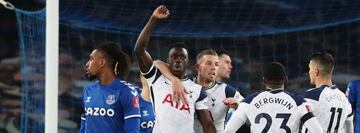 Davinson S&aacute;nchez festeja uno de sus goles ante Everton