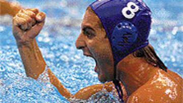 <b>EMPATADOS</B>. El Barceloneta pilló al CNB y comparte liderato.