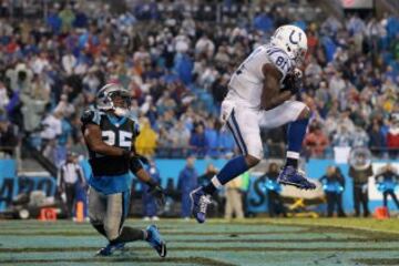 Al TD de Johnson (en la foto) siguió un punt de Carolina, y de nuevo Luck conectando pase tras pase como una máquina hasta llegar de nuevo a la end zone de los Colts, esta vez conectando con Coby Fleener. Ahora la sensación no era que hubiera partido, sino que estábamos assistiendo a una de las remontadas más espectaculares de este deporte.