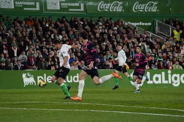 Asumir riesgos por fuera para ganar el partido por dentro