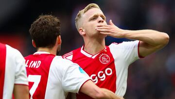 AMSTERDAM, NETHERLANDS - MAY 12: Donny Van de Beek of Ajax celebrates after scoring his team&#039;s second goal during the Eredivisie match between Ajax and Utrecht at Johan Cruyff Arena on May 12, 2019 in Amsterdam, Netherlands. (Photo by Dean Mouhtaropo