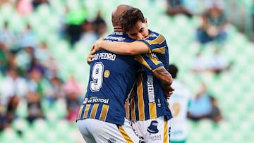 during the 9th round match between Santos and Atletico de San Luis as part of the Liga BBVA MX, Torneo Apertura 2025 at TSM Corona Stadium, on September 21, 2025 in Torreon, Coahuila, Mexico.