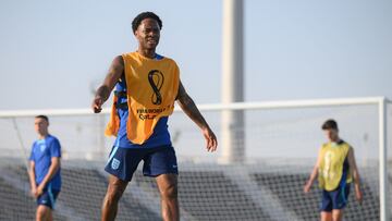 England's forward #10 Raheem Sterling takes part in a training session at Al Wakrah SC Stadium in Al Wakrah, south of Doha on November 28, 2022 on the eve of the Qatar 2022 World Cup football match between Wales and England. (Photo by Paul ELLIS / AFP)