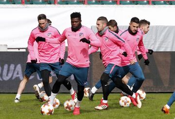 Entrenamiento del Atlético de Madrid en el estadio del Lokomotiv de Moscú.
