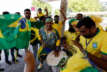 Varios grupos de ciudadanos cataríes han participado en un evento en Doha donde han apoyado a diferentes selecciones del Mundial. En la foto, en apoyo a la selección brasileña. 