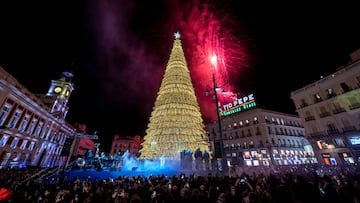 El plantel de actores de la película CampeoneX, realizan el encendido de luces de navidad, en la Puerta del Sol, a 23 de noviembre de 2023, en Madrid (España). La Puerta del Sol de Madrid congrega a cerca de 12.000 personas en el encendido de las luces de Navidad, con un despliegue de 200 policías municipales. El Ayuntamiento de Madrid recomienda el uso de itinerarios peatonales por los cortes y afecciones que se van a producir a la movilidad para garantizar la seguridad.
23 NOVIEMBRE 2023;LUCES NAVIDEÑAS;ÁRBOL;DECORACIÓN;NAVIDAD;ABETO;
Alberto Ortega / Europa Press
23/11/2023