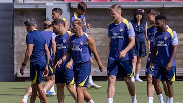 AMDEP7387. LOS ÁNGELES (ESTADOS UNIDOS), 22/06/2025.- Jugadores del Atlético de Madrid asisten a un entrenamiento este domingo, en el estadio Memorial Coliseum en Los Ángeles (Estados Unidos). EFE/ Ángel Colmenares