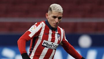 Lucas Torreira of Atletico Madrid in action during the La Liga Santander match between Atletico de Madrid and Sevilla FC at Estadio Wanda Metropolitano on January 12, 2021 in Madrid, Spain. (Photo by Jose Breton/Pics Action/NurPhoto via Getty Images)