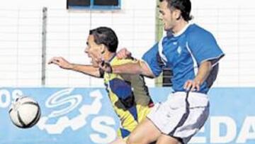 <b>ESPERPENTO. </b>La tradicional Romería lleva al Díter y al Sevilla B a jugar a las 00:05 del sábado.