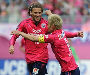 El ídolo charrúa militó en tres ligas atípicas a lo largo de su carrera, comenzando por el Cerezo Osaka de Japón entre 2013 y 2014. 