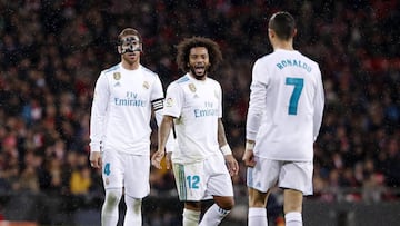 Ramos, Marcelo y Ramos hablan durante el partido ante el Athletic